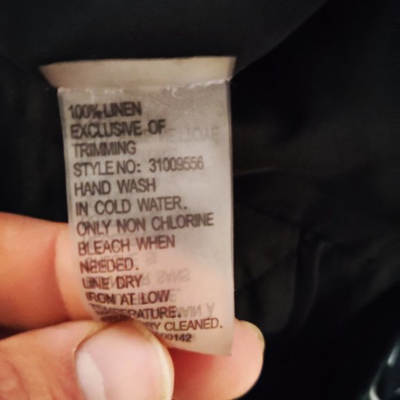 Peter Nygard sleeveless dress. Black in color and size 6. - Picture 3 of 4